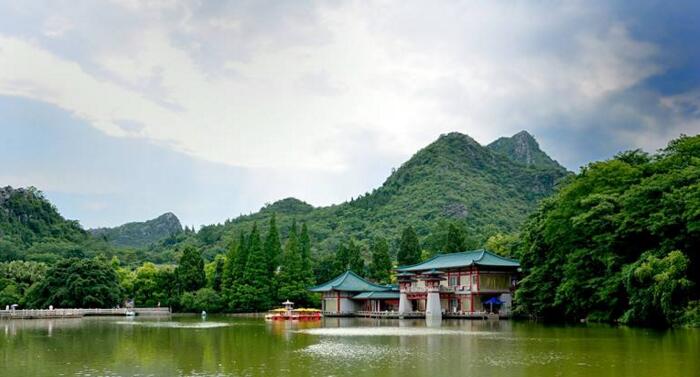 桂林西山公園亭臺水榭