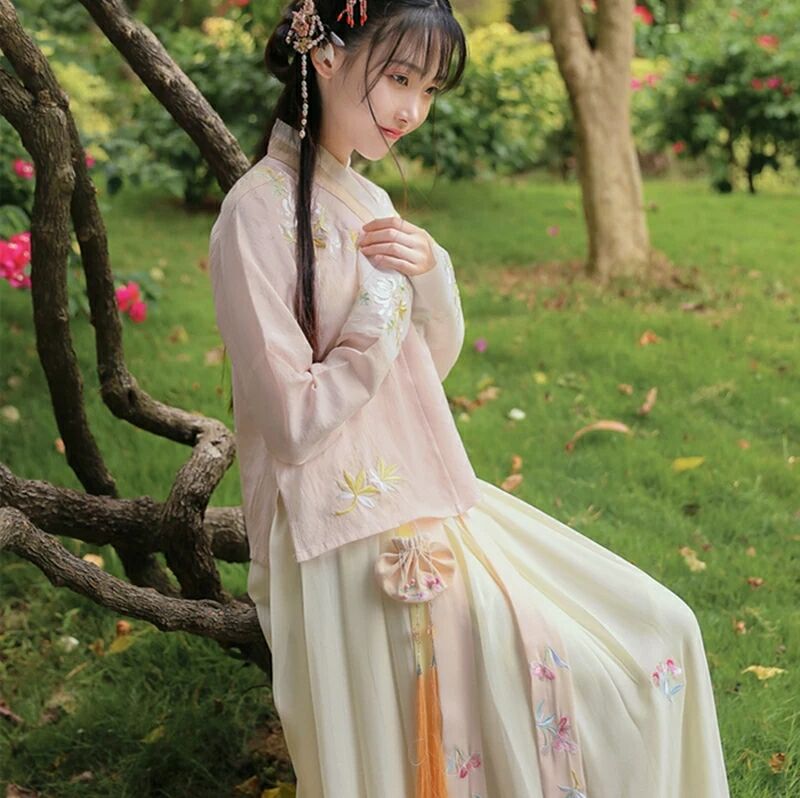 雨縑縑意漢服，清新刺繡襦裙?jié)h服圖片