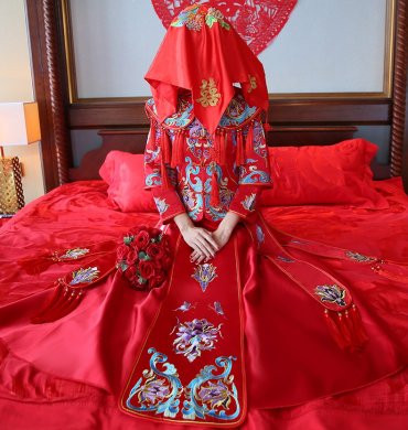 古典秀禾中式禮服，流蘇新娘結(jié)婚禮服