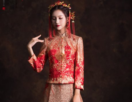 古典新娘結(jié)婚禮服，喜悅花朵中式禮服