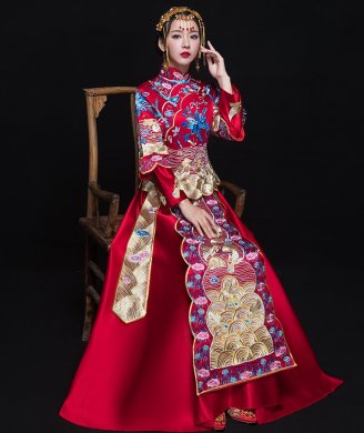 古典花紋刺繡中式禮服，新娘結(jié)婚禮服