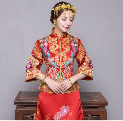 金絲繡花中式禮服，中國風(fēng)新娘禮服