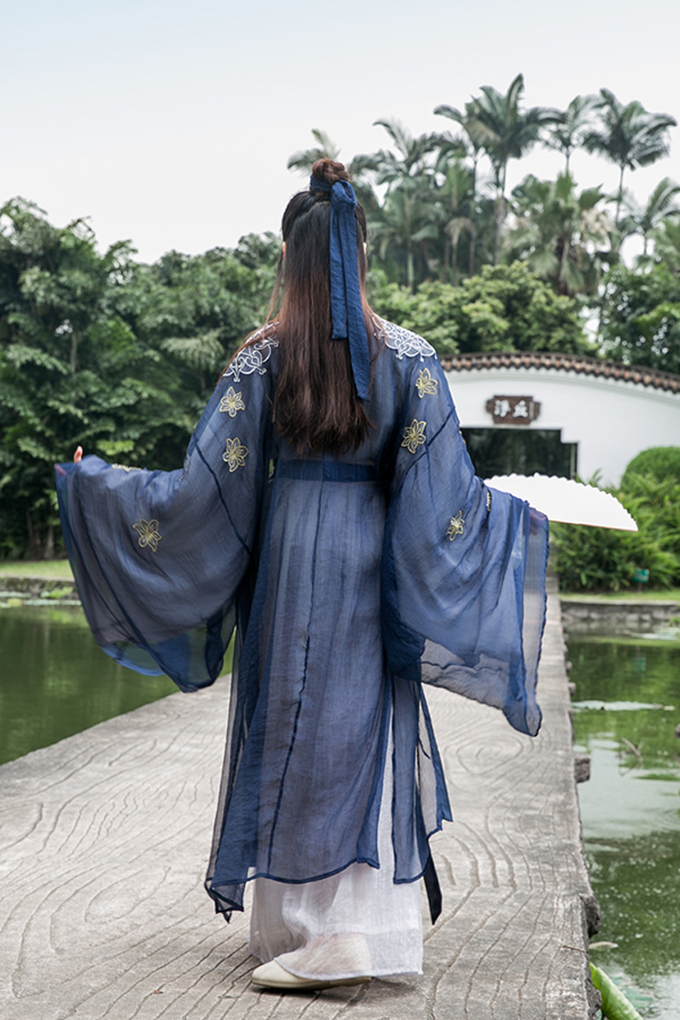 中國風(fēng)大袖衫漢元素漢服古裝美女圖片