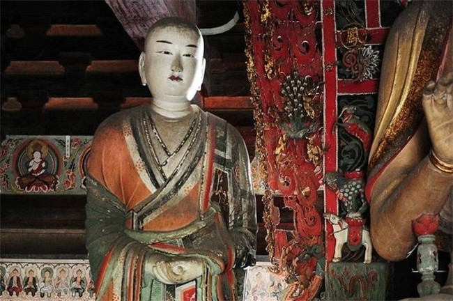 平遙鎮(zhèn)國古寺華美彩塑