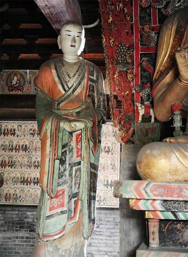 平遙鎮(zhèn)國古寺華美彩塑