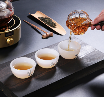 白瓷白玉茶杯，鑲銀功夫茶具