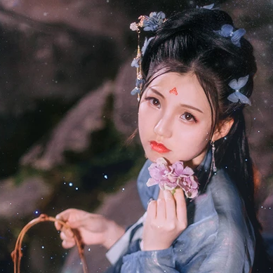 星空嬌艷女生頭像：唯美古風(fēng)真人頭像