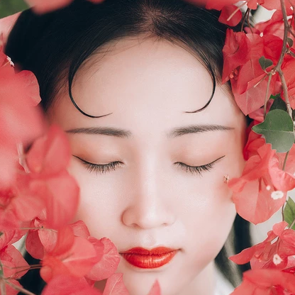 嬌艷紅花女生頭像，唯美古風(fēng)真人頭像