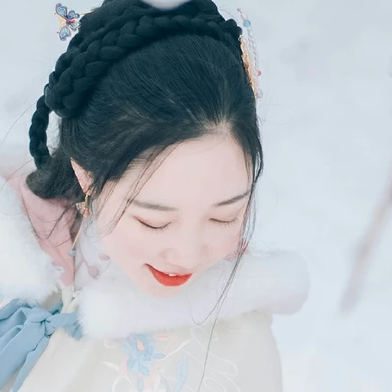 白雪紛飛女生頭像，唯美古風(fēng)真人頭像