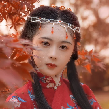 紅葉映霞女生頭像，唯美古風(fēng)真人頭像