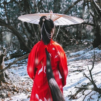 紅衣雪景女生頭像，唯美古風真人頭像