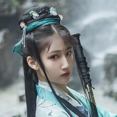 青玉流帶劍少女頭像，唯美古風(fēng)真人頭像