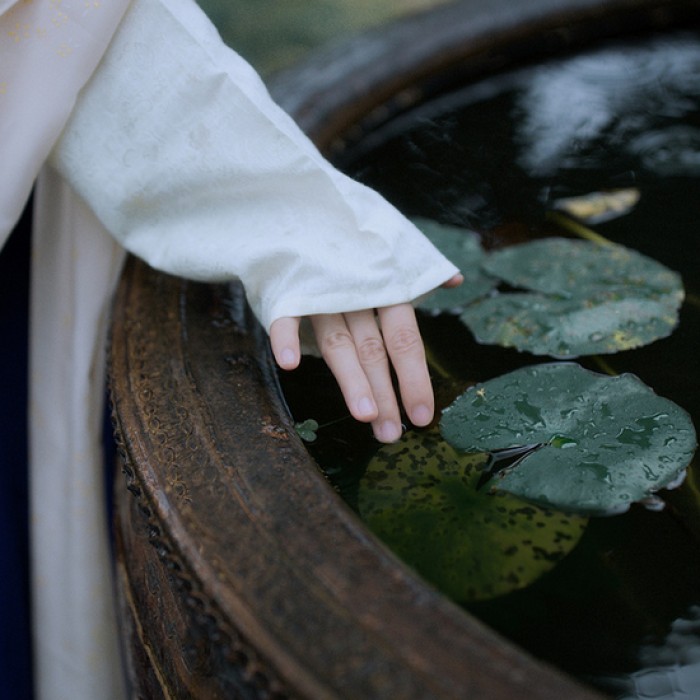 古風(fēng)女子纖纖玉手頭像，寧靜清幽女生頭像